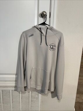 Quality Goods Men’s Light Gray Pullover Hoodie with Logo